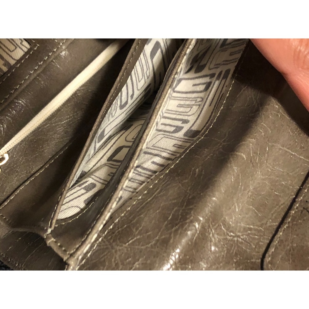 Guess Wallet - Picture 8 of 8